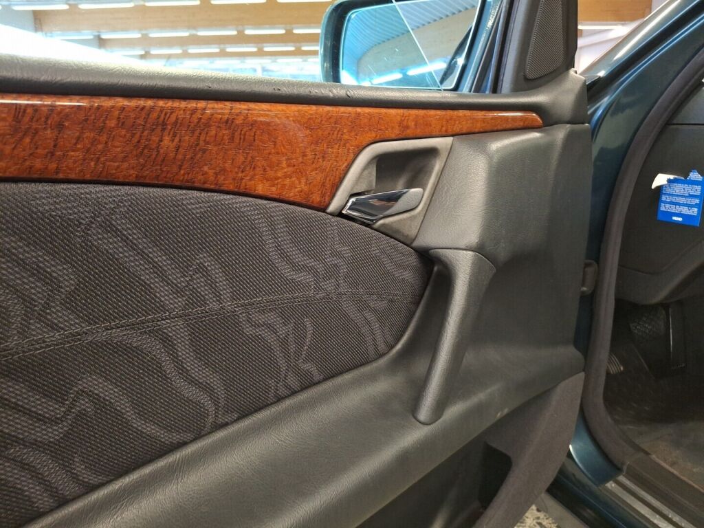 Mercedes-Benz E 1999 Vihreä