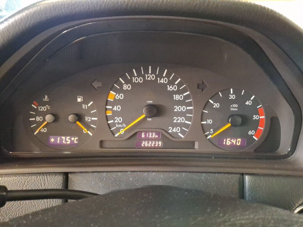 Mercedes-Benz E 1999 Vihreä