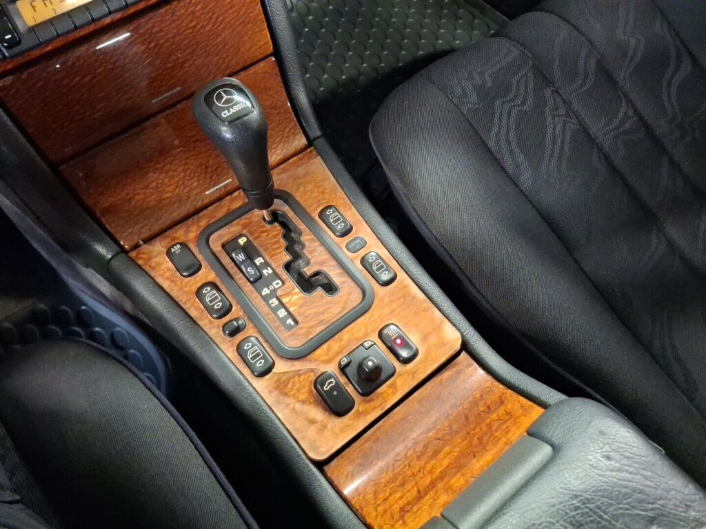 Mercedes-Benz E 1999 Vihreä