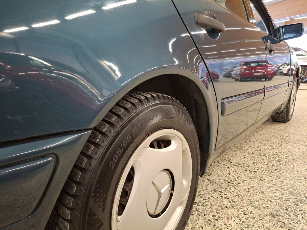 Mercedes-Benz E 1999 Vihreä