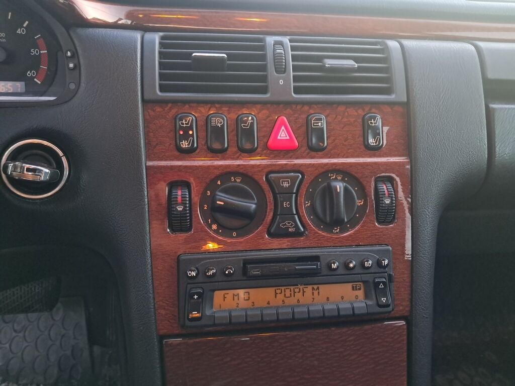 Mercedes-Benz E 1999 Vihreä