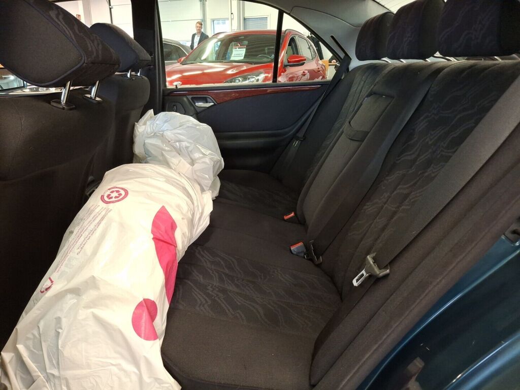 Mercedes-Benz E 1999 Vihreä