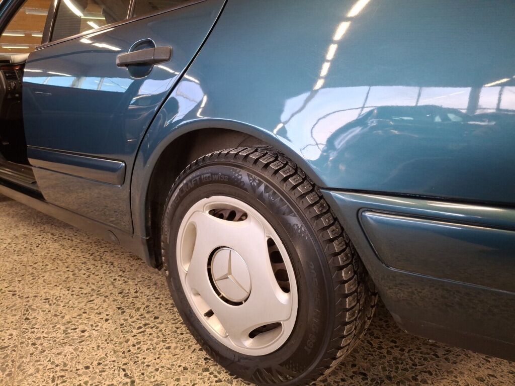 Mercedes-Benz E 1999 Vihreä