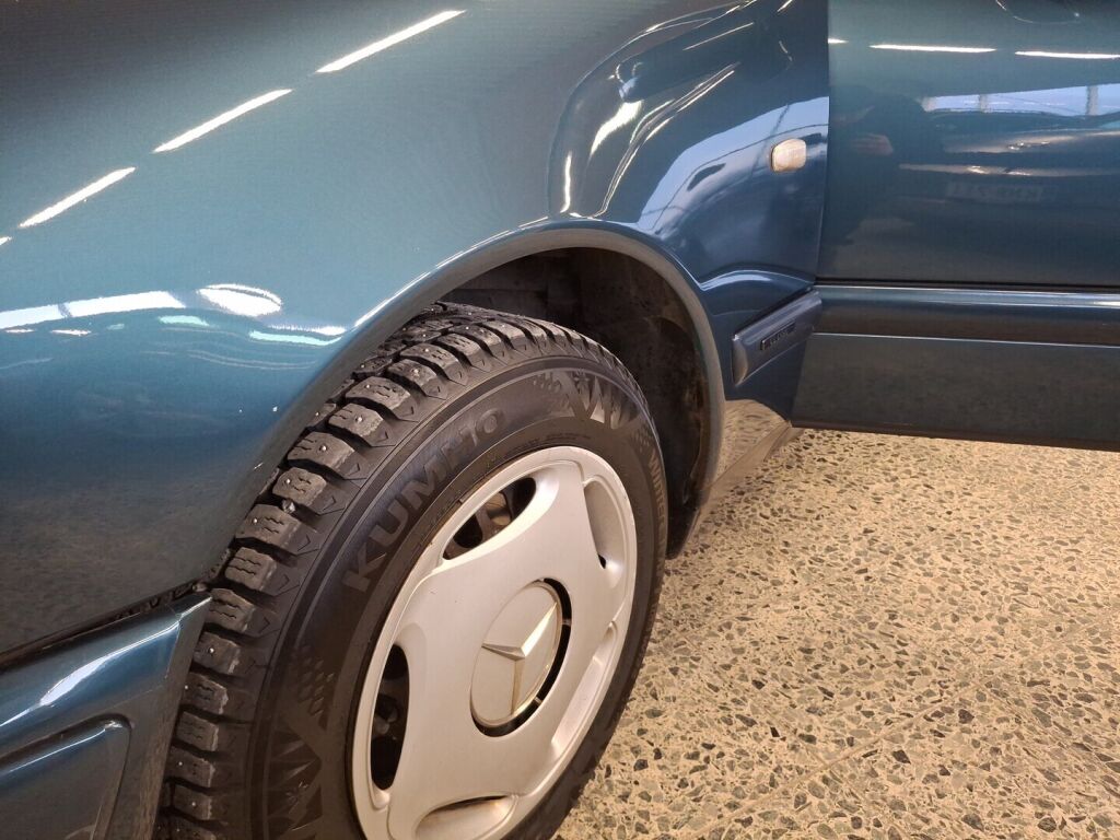 Mercedes-Benz E 1999 Vihreä