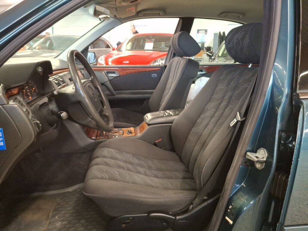 Mercedes-Benz E 1999 Vihreä
