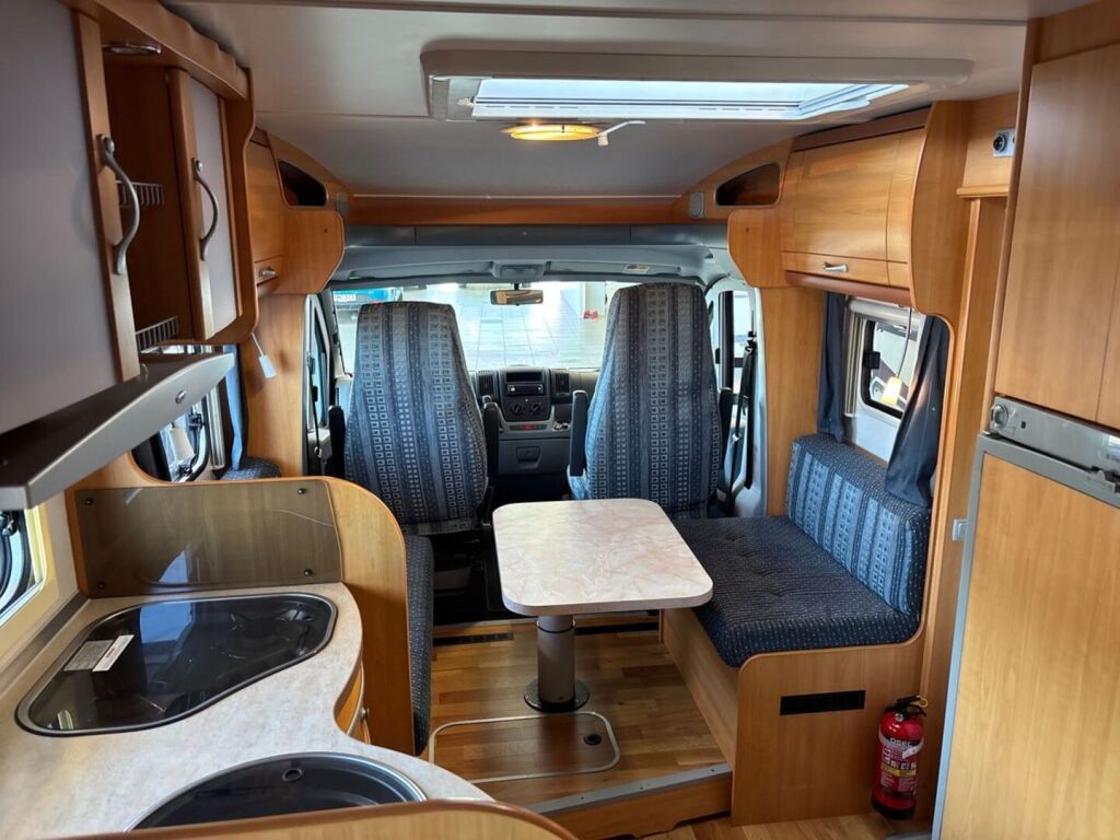 LMC Liberty ti 652 2009 Valkoinen