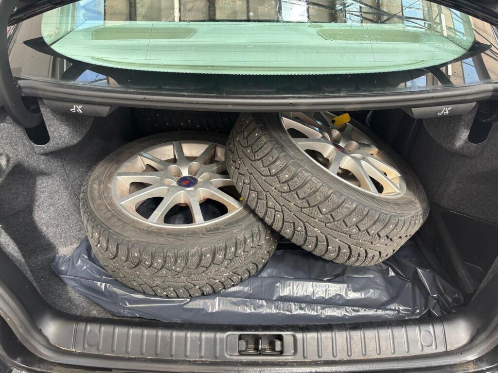Saab 9-3 2005 Musta