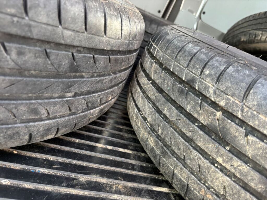 Toyota RAV4 2006 Musta