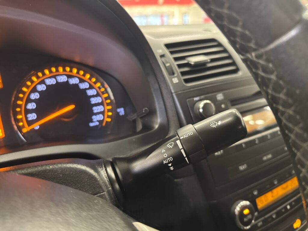 Toyota Avensis 2009 Hopea