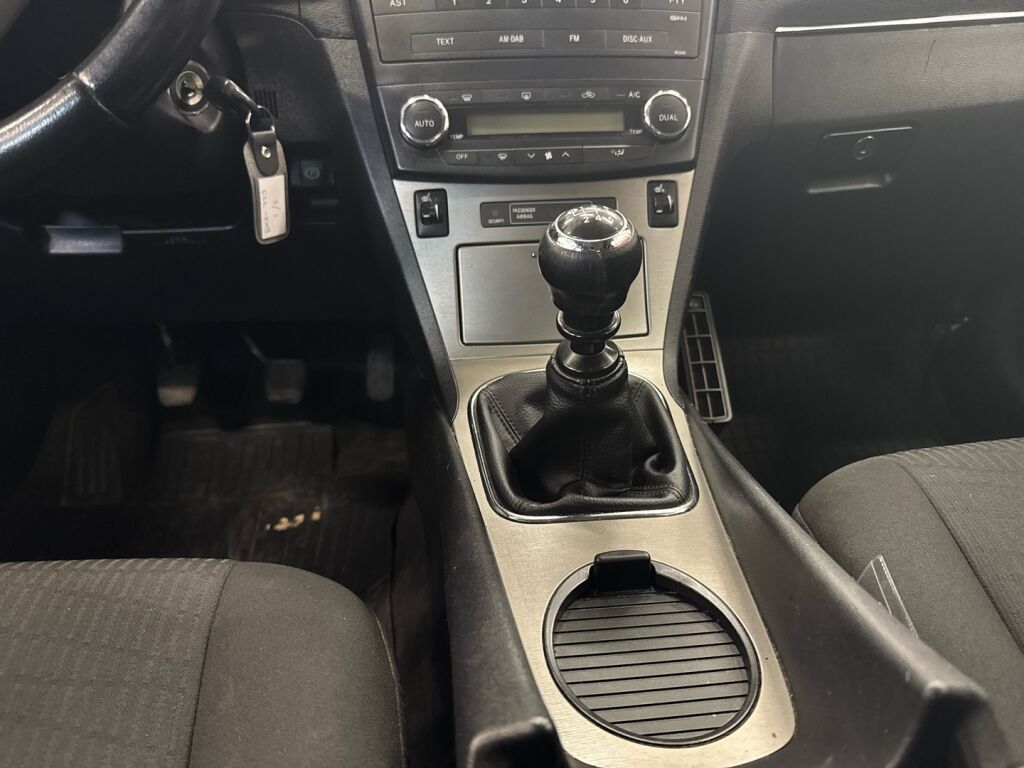 Toyota Avensis 2009 Hopea