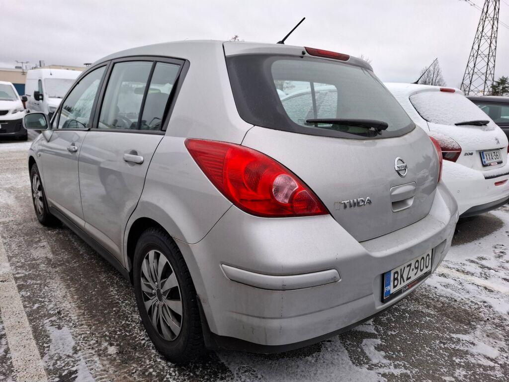 Nissan Tiida 2009 Hopea