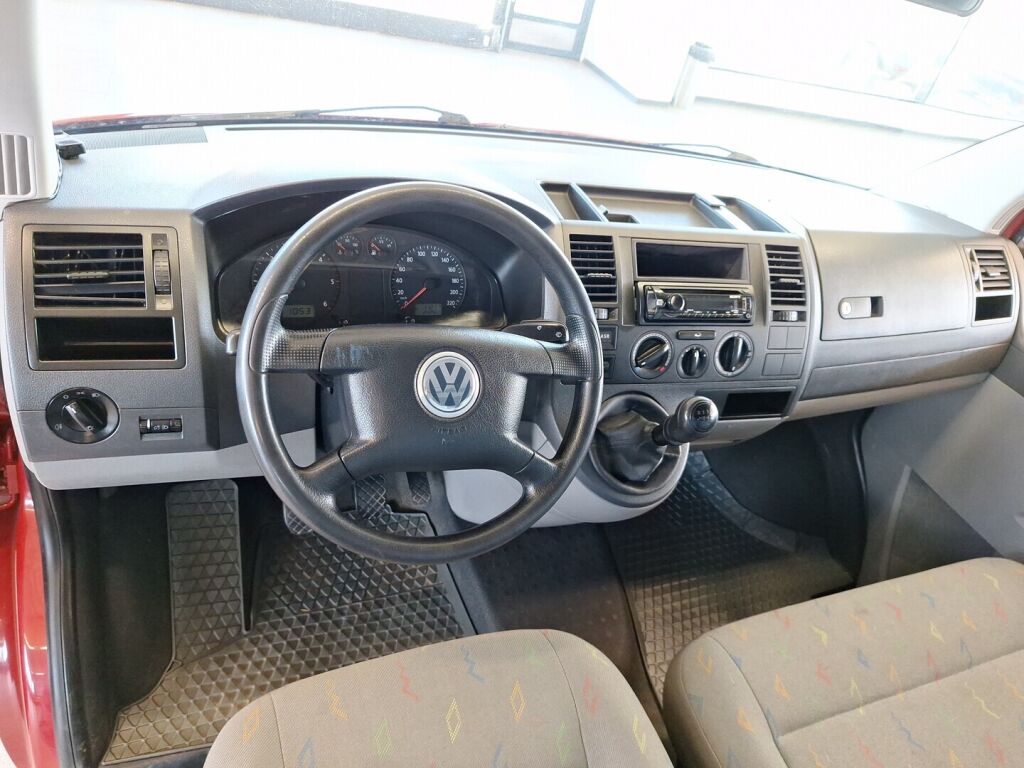 Volkswagen Transporter 2004 Punainen