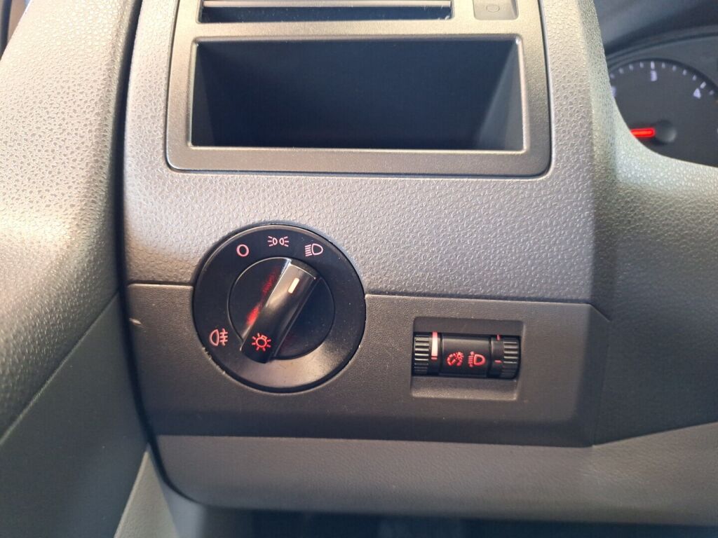 Volkswagen Transporter 2004 Punainen