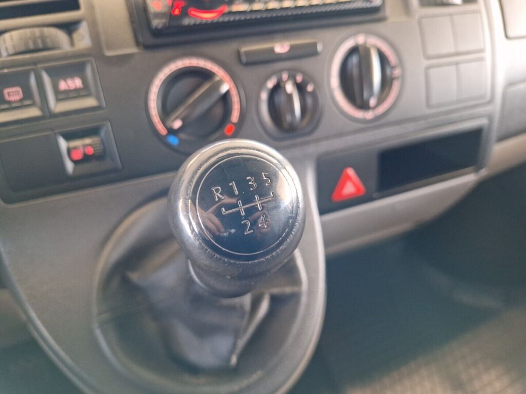 Volkswagen Transporter 2004 Punainen