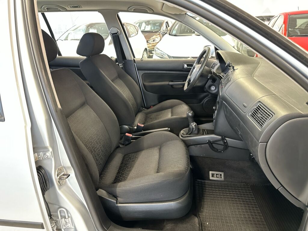 Volkswagen Golf Variant 2004 Harmaa