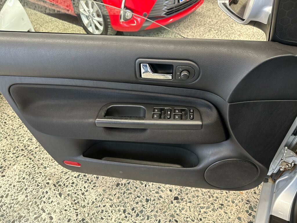 Volkswagen Golf Variant 2004 Harmaa