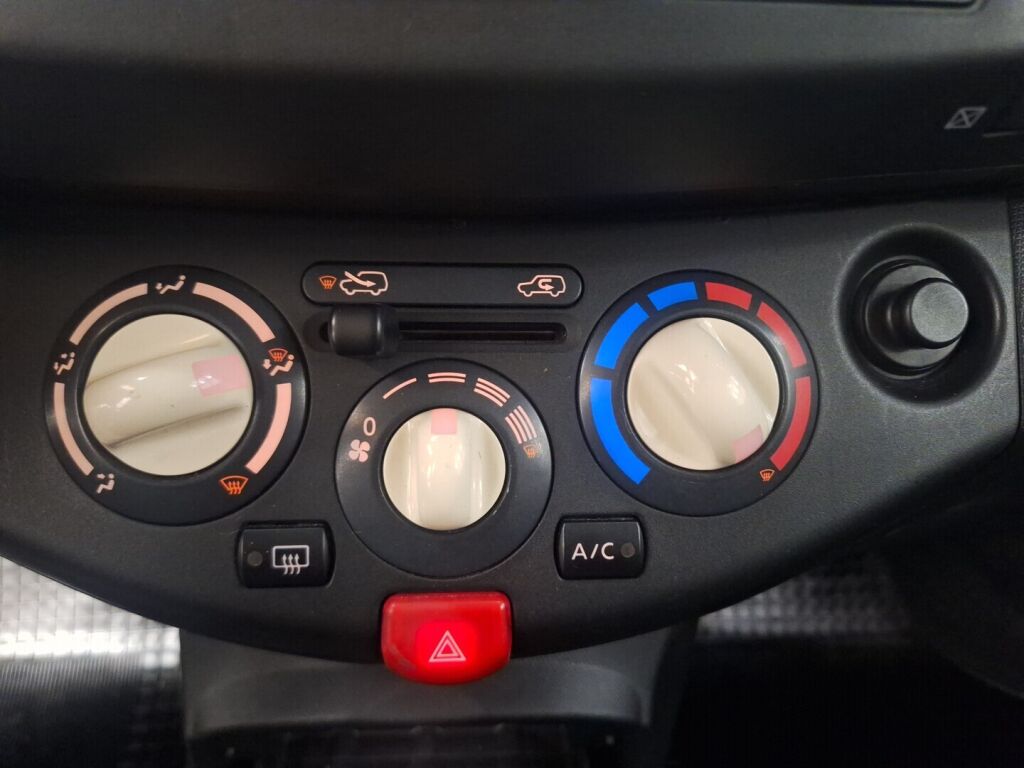 Nissan Micra 2004 Harmaa