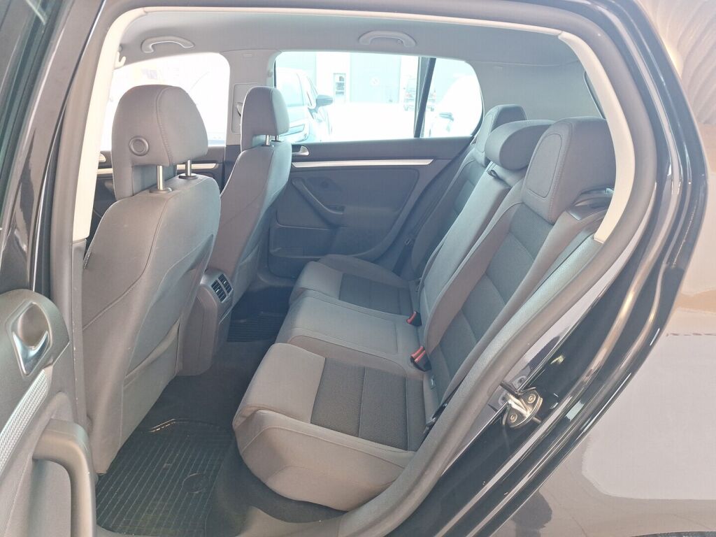 Volkswagen Golf 2006 Musta