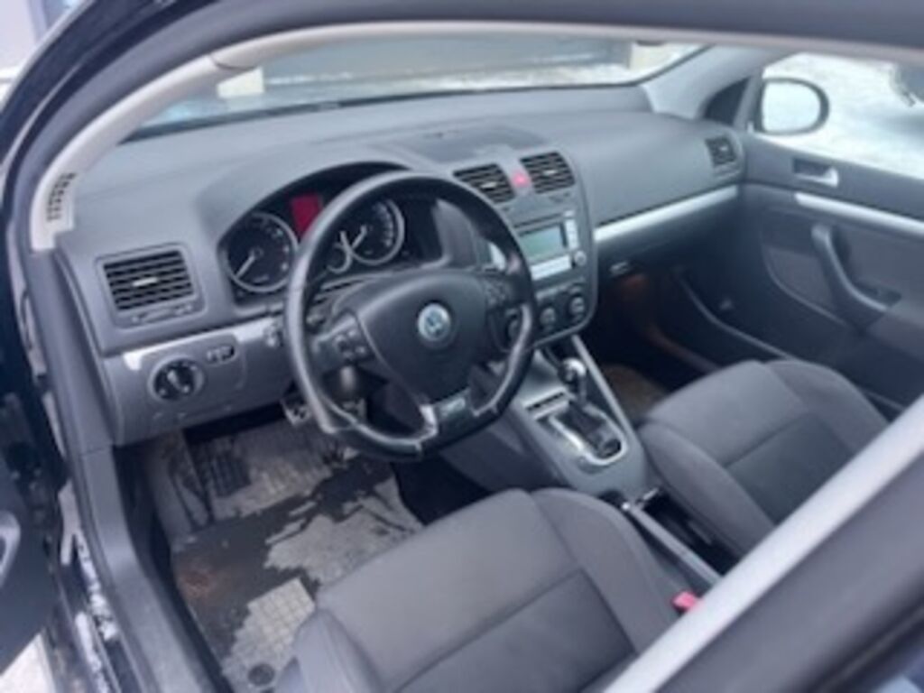 Volkswagen Golf 2006 Musta