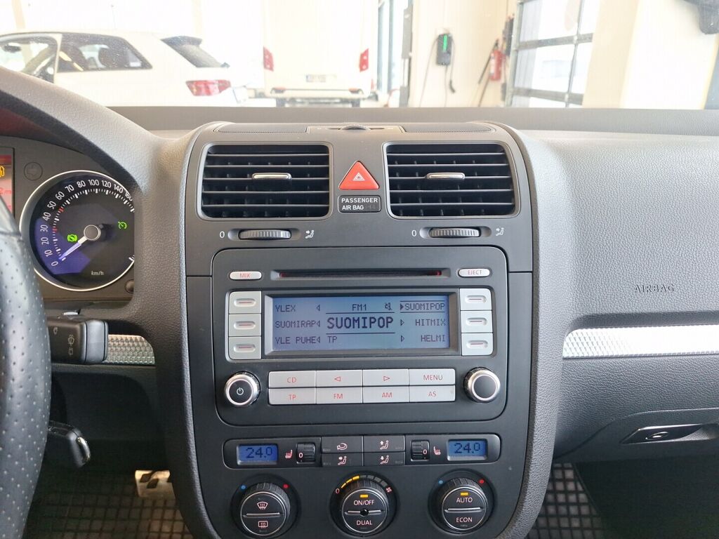 Volkswagen Golf 2006 Musta