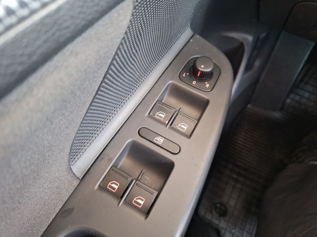 Volkswagen Golf 2006 Musta