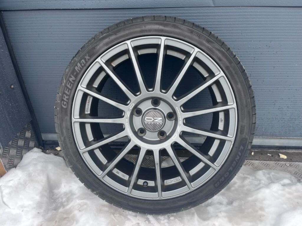 Volkswagen Golf 2006 Musta