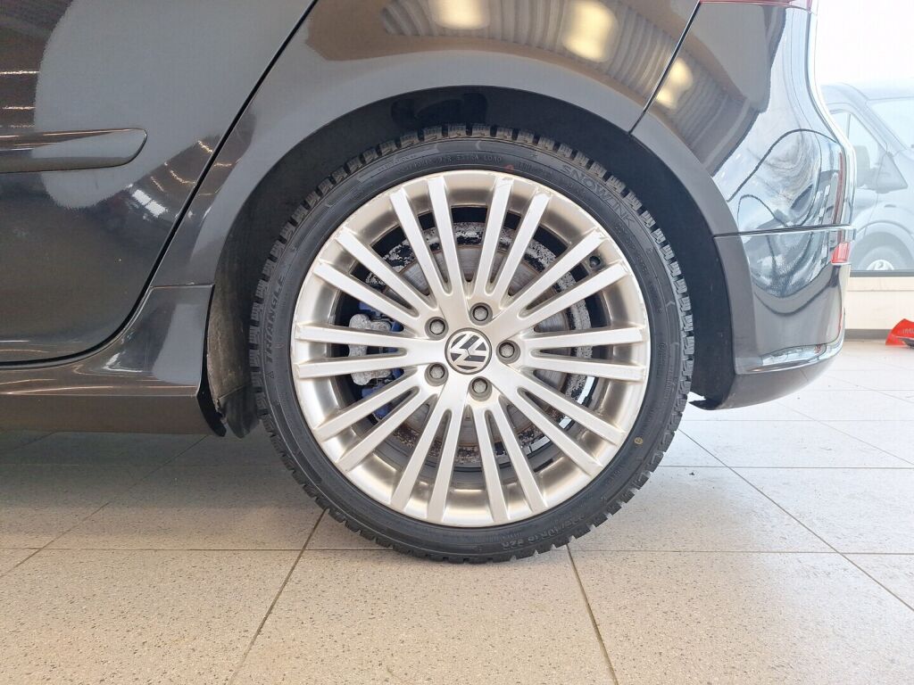 Volkswagen Golf 2006 Musta