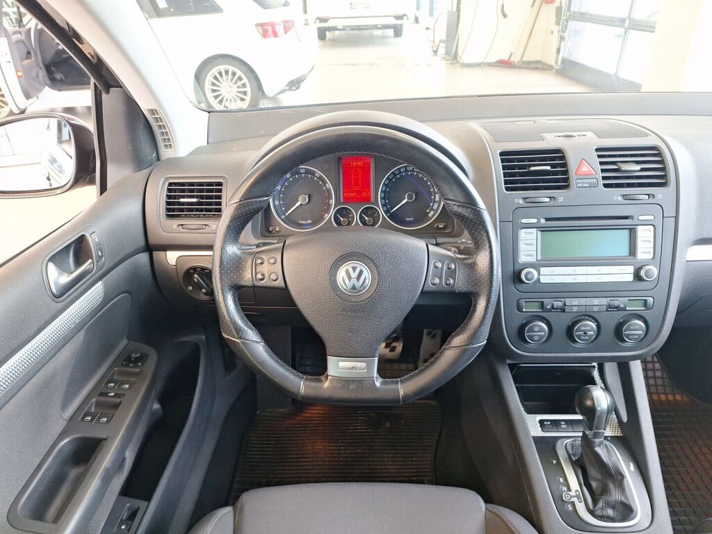 Volkswagen Golf 2006 Musta