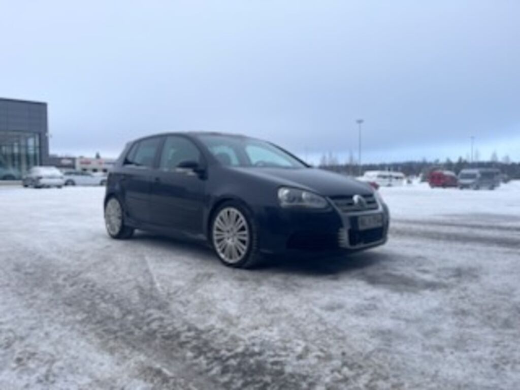 Volkswagen Golf 2006 Musta