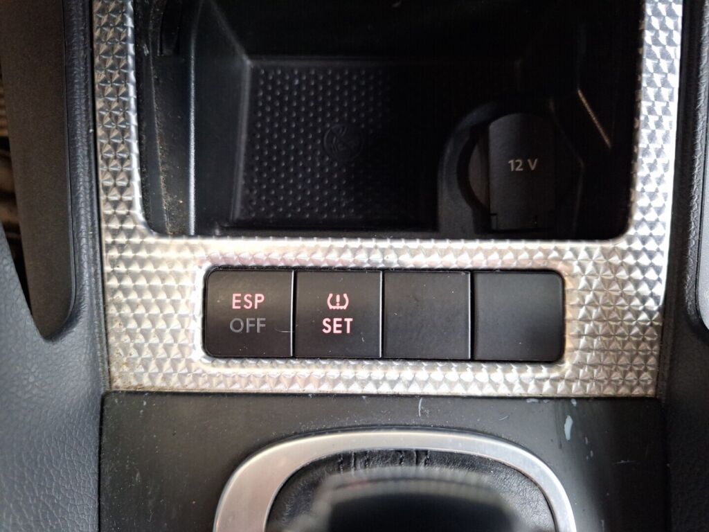 Volkswagen Golf 2006 Musta