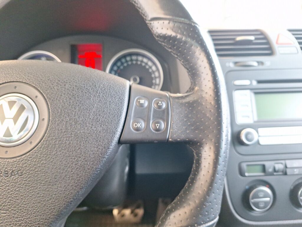 Volkswagen Golf 2006 Musta