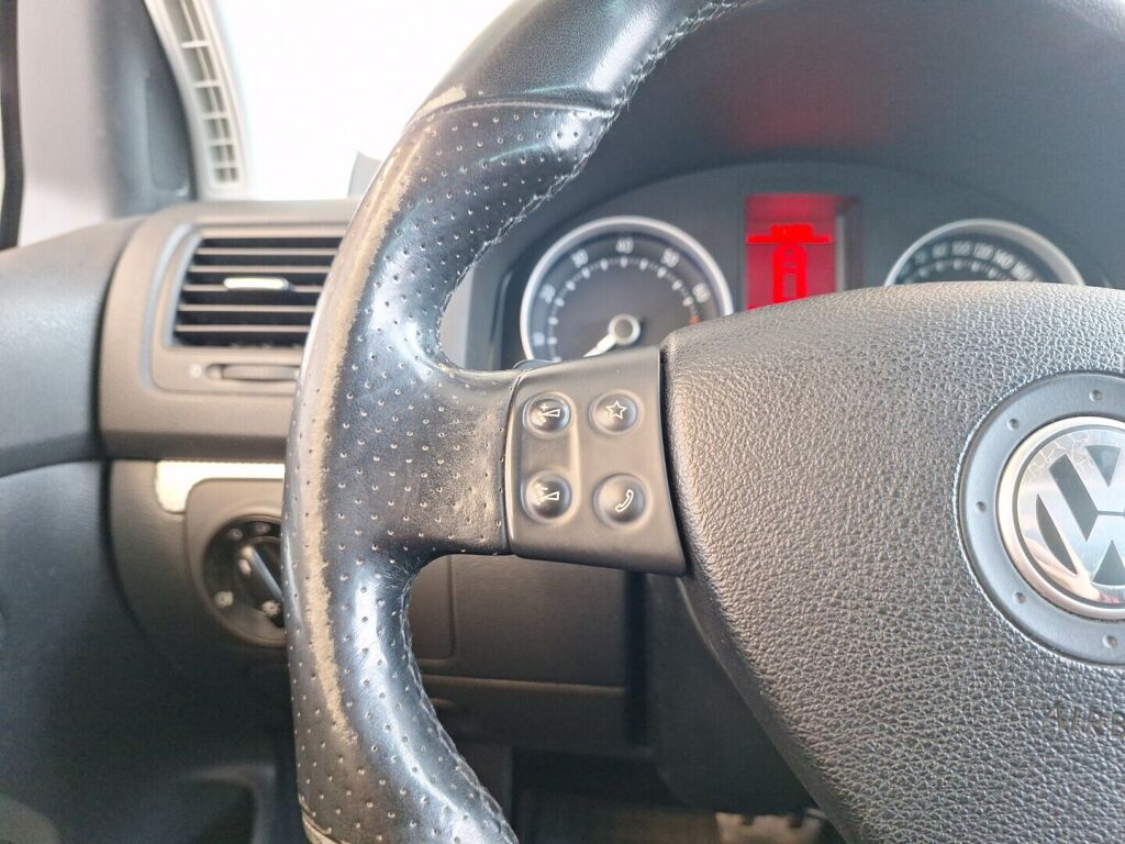 Volkswagen Golf 2006 Musta