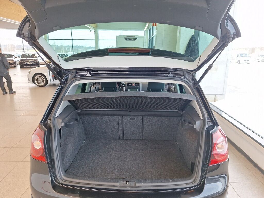 Volkswagen Golf 2006 Musta