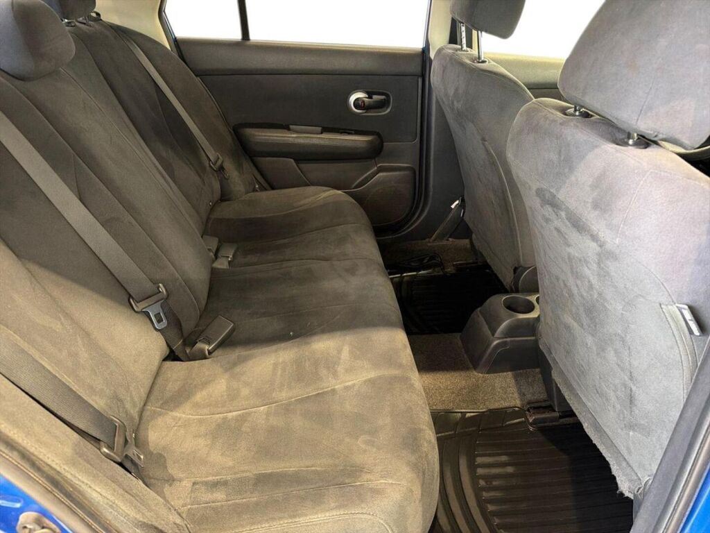 Nissan Tiida 2008 Sininen