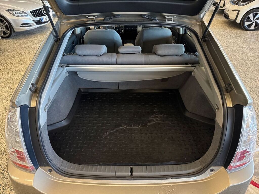 Toyota Prius 2009 Ruskea (beige)