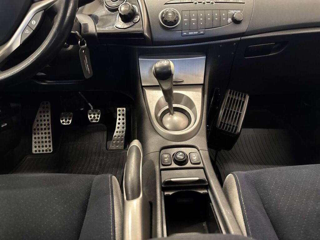 Honda Civic 2006 Punainen