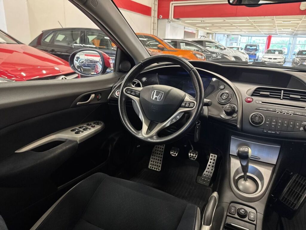 Honda Civic 2006 Punainen