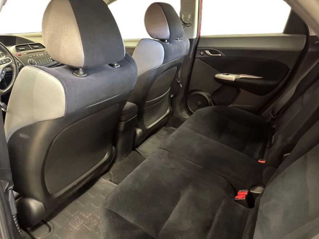 Honda Civic 2006 Punainen