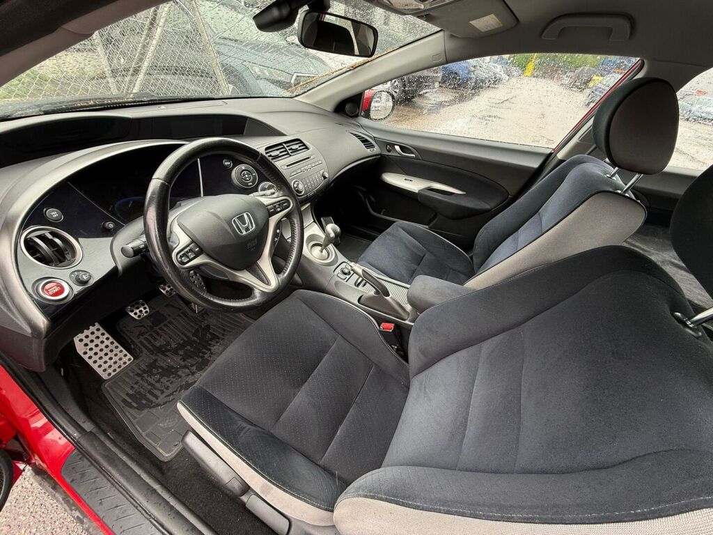 Honda Civic 2006 Punainen