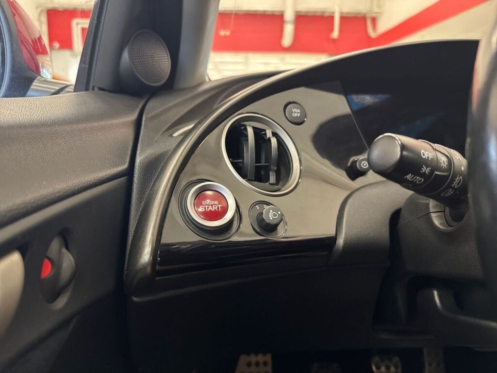 Honda Civic 2006 Punainen