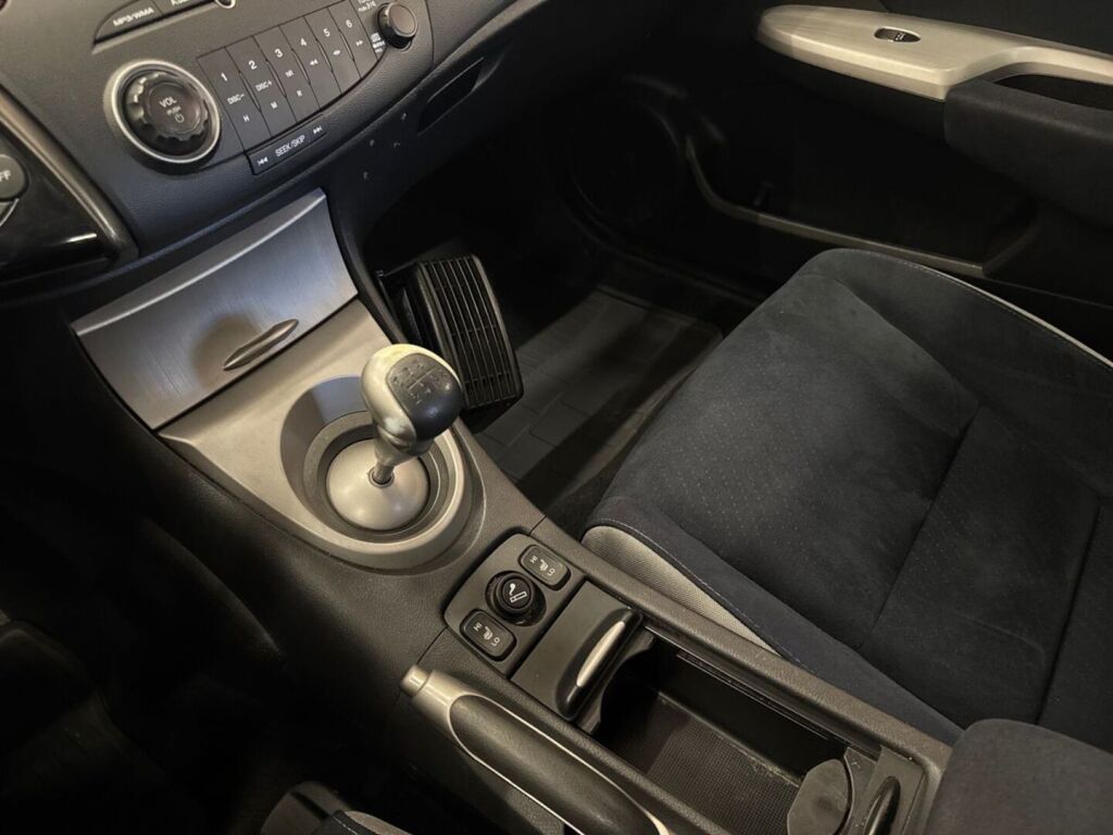 Honda Civic 2006 Punainen