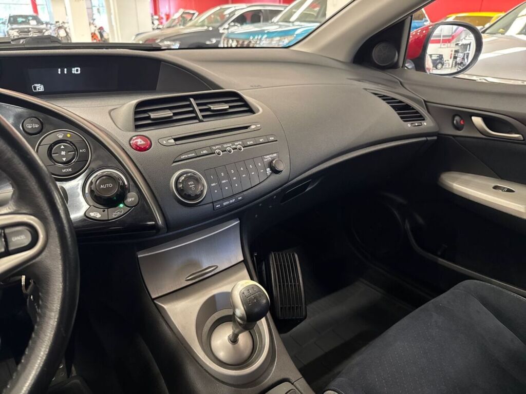 Honda Civic 2006 Punainen