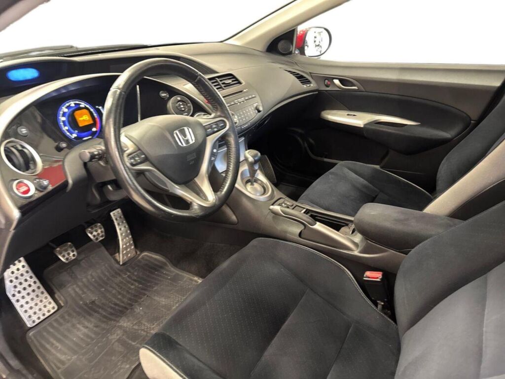 Honda Civic 2006 Punainen