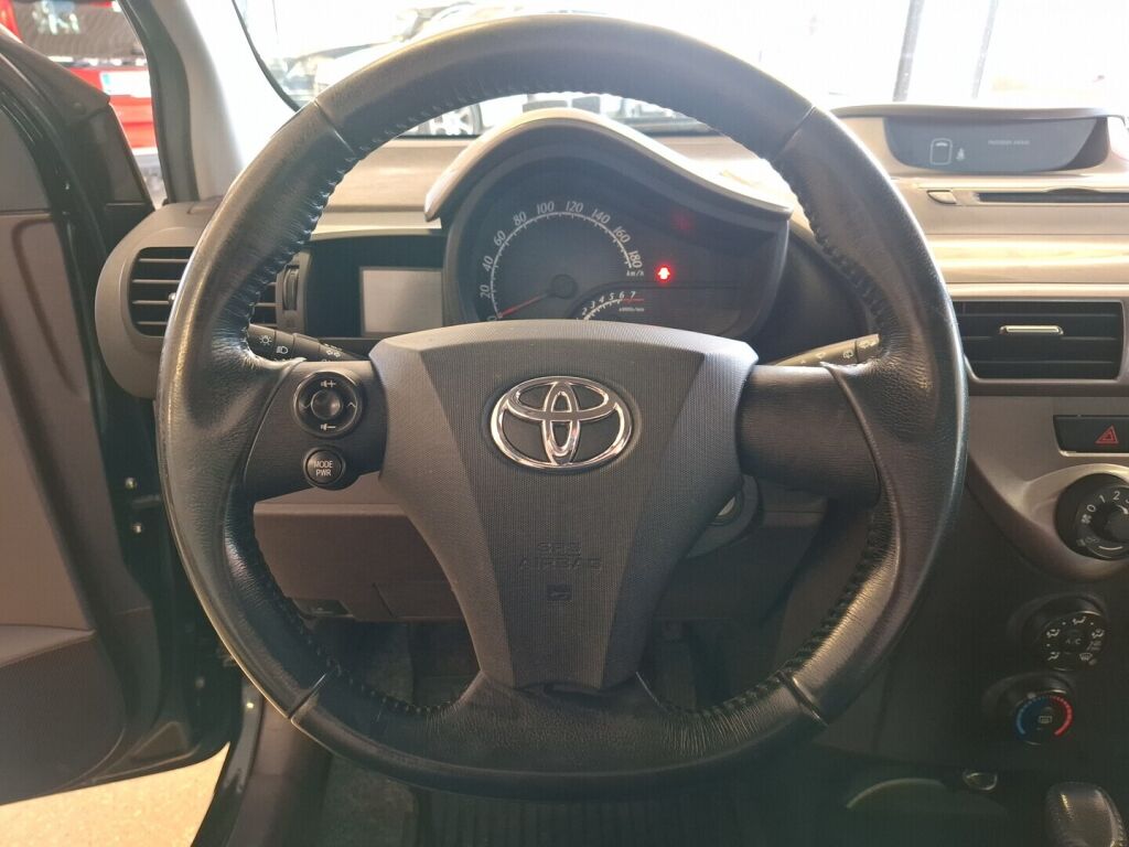 Toyota iQ 2009 Musta