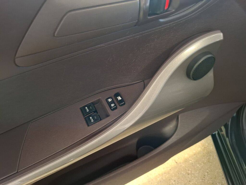 Toyota iQ 2009 Musta