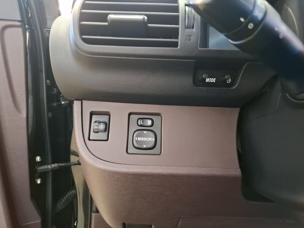 Toyota iQ 2009 Musta