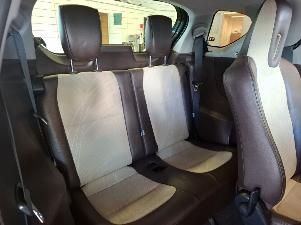 Toyota iQ 2009 Musta