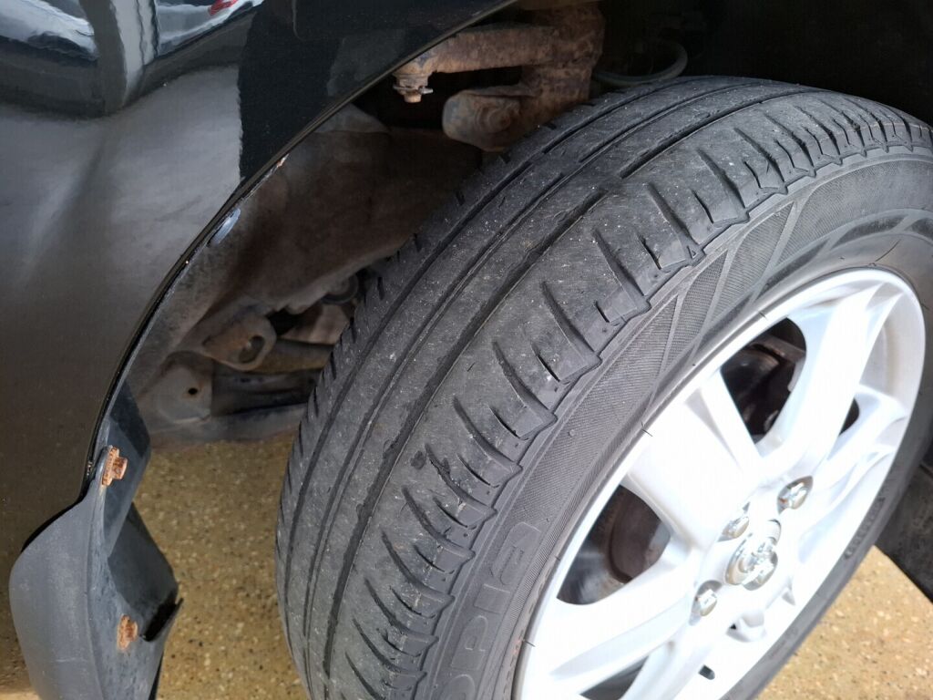 Toyota iQ 2009 Musta