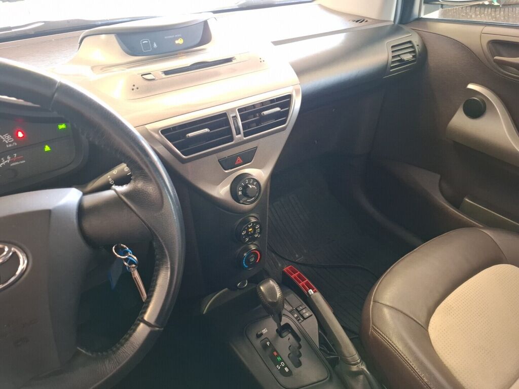 Toyota iQ 2009 Musta