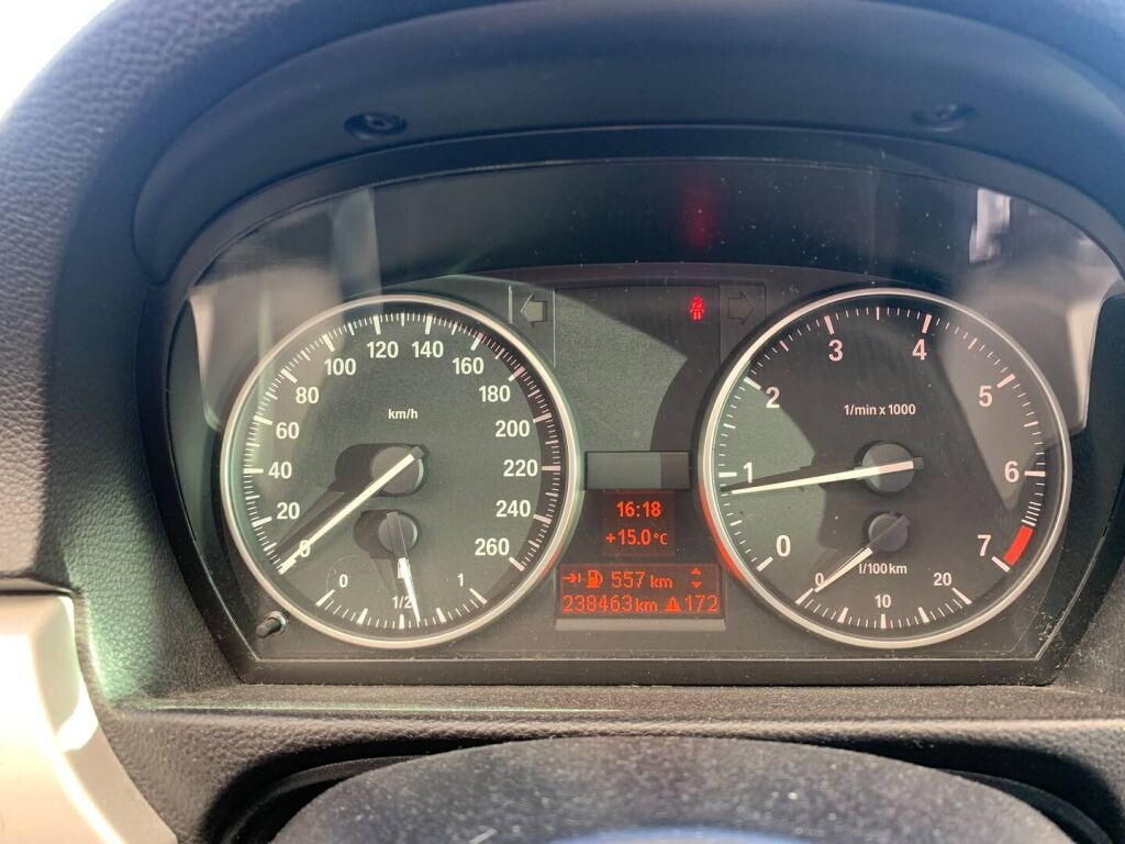 BMW 318 2009 Ruskea (beige)